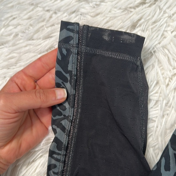 🔥$SALE$🔥 Lululemon Hot To Street Pant Biggie Brushed Animal Coal Black / Black - Picture 5 of 6